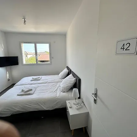 House 40 With 5 Bedrooms Lechaffardcom Apartment