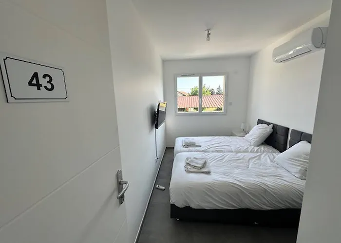 Апартаменты House 40 With 5 Bedrooms Lechaffardcom