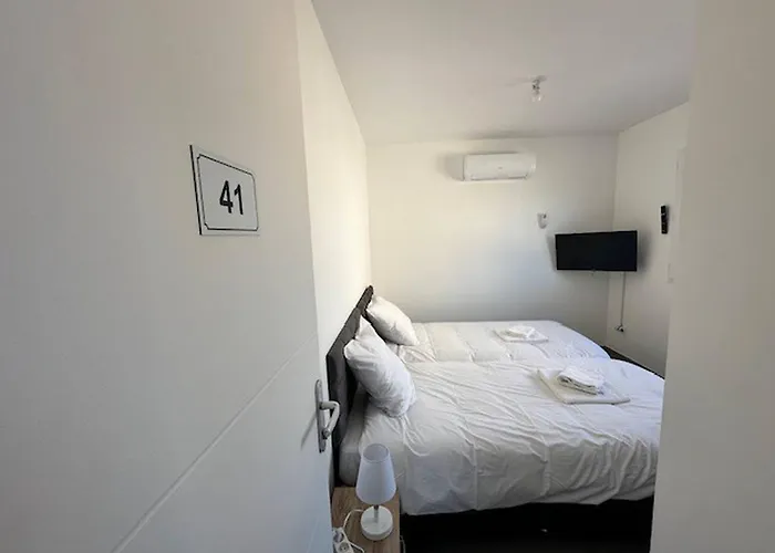 Апартаменты House 40 With 5 Bedrooms Lechaffardcom
