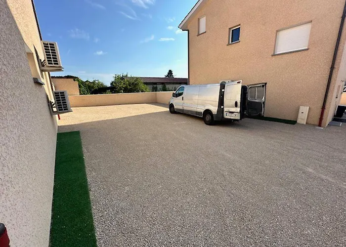 House 40 With 5 Bedrooms Lechaffardcom